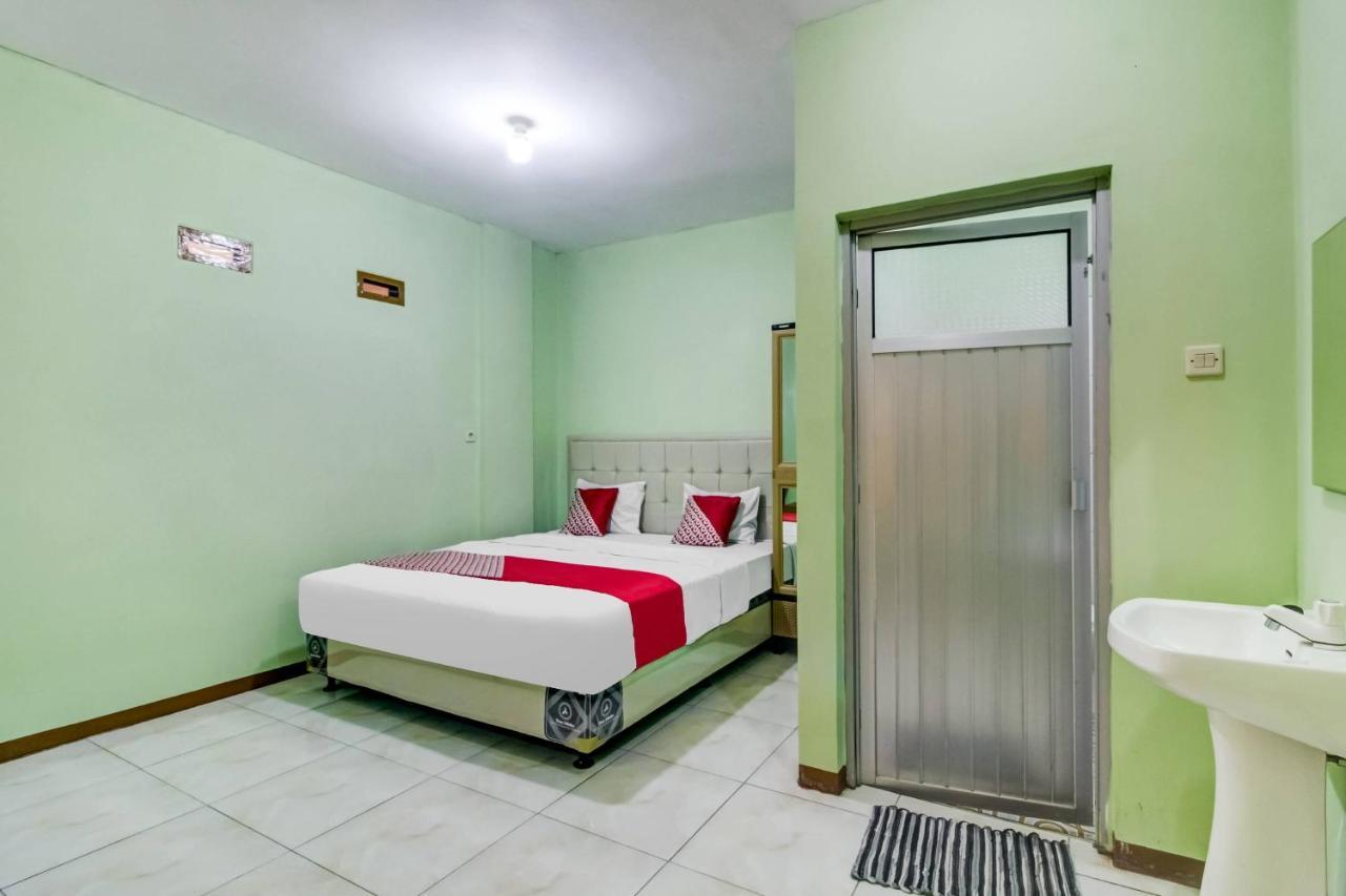 Oyo 91216 Siliwangi Guest House Syariah Cirebon Zewnętrze zdjęcie