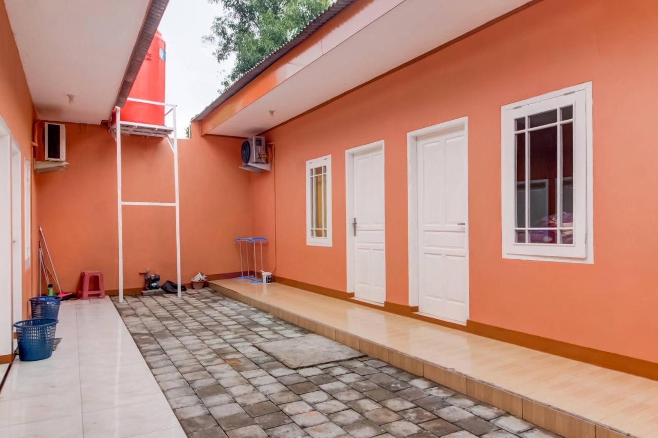Oyo 91216 Siliwangi Guest House Syariah Cirebon Zewnętrze zdjęcie